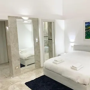Giorgi Lux Apartament Katania